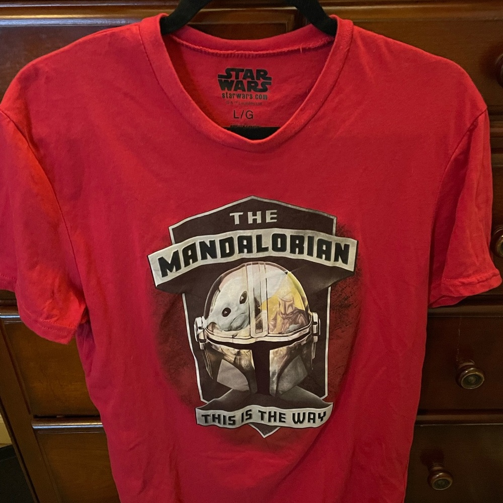 Star Wars ‘Mandalorian’ baby Yoda L Shirt